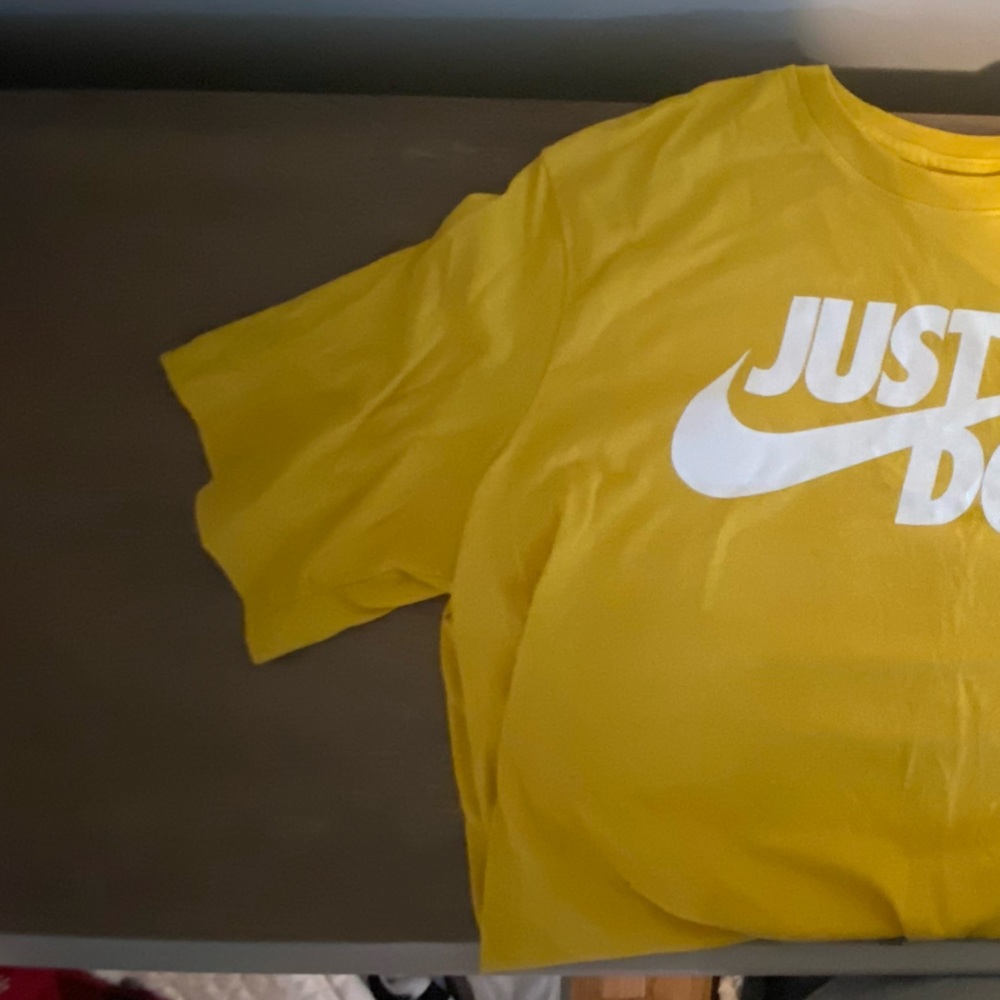 NEW NIKE yellow M t-shirt!